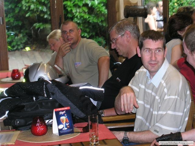 2004er2 44